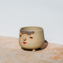 Load image into Gallery viewer, Face pot planter no.2